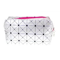 Hologramos tolltartó geometriai mintával